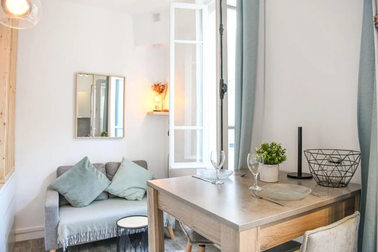 Appartement Studio Cosy Avec Terrasse Au Coeur De Marseille