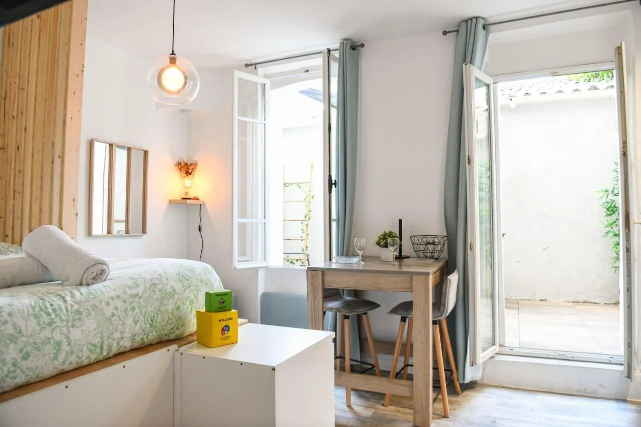 Appartement Studio Cosy Avec Terrasse Au Coeur De Marseille 0*,  France